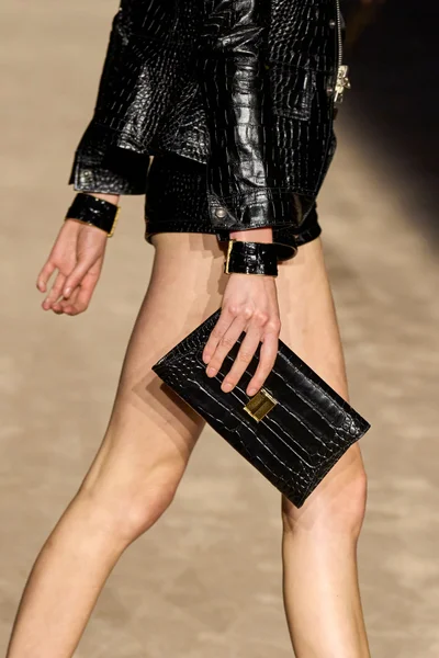 Look 11